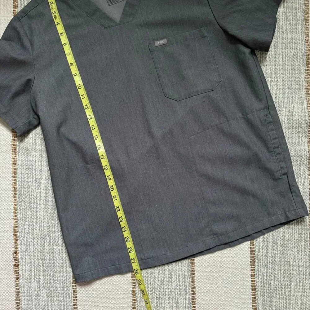 Figs Men’s Chisec Graphite Grey Three-Pocket V-Neck Short Sleeve Scrub Top Large - Picture 4 of 8